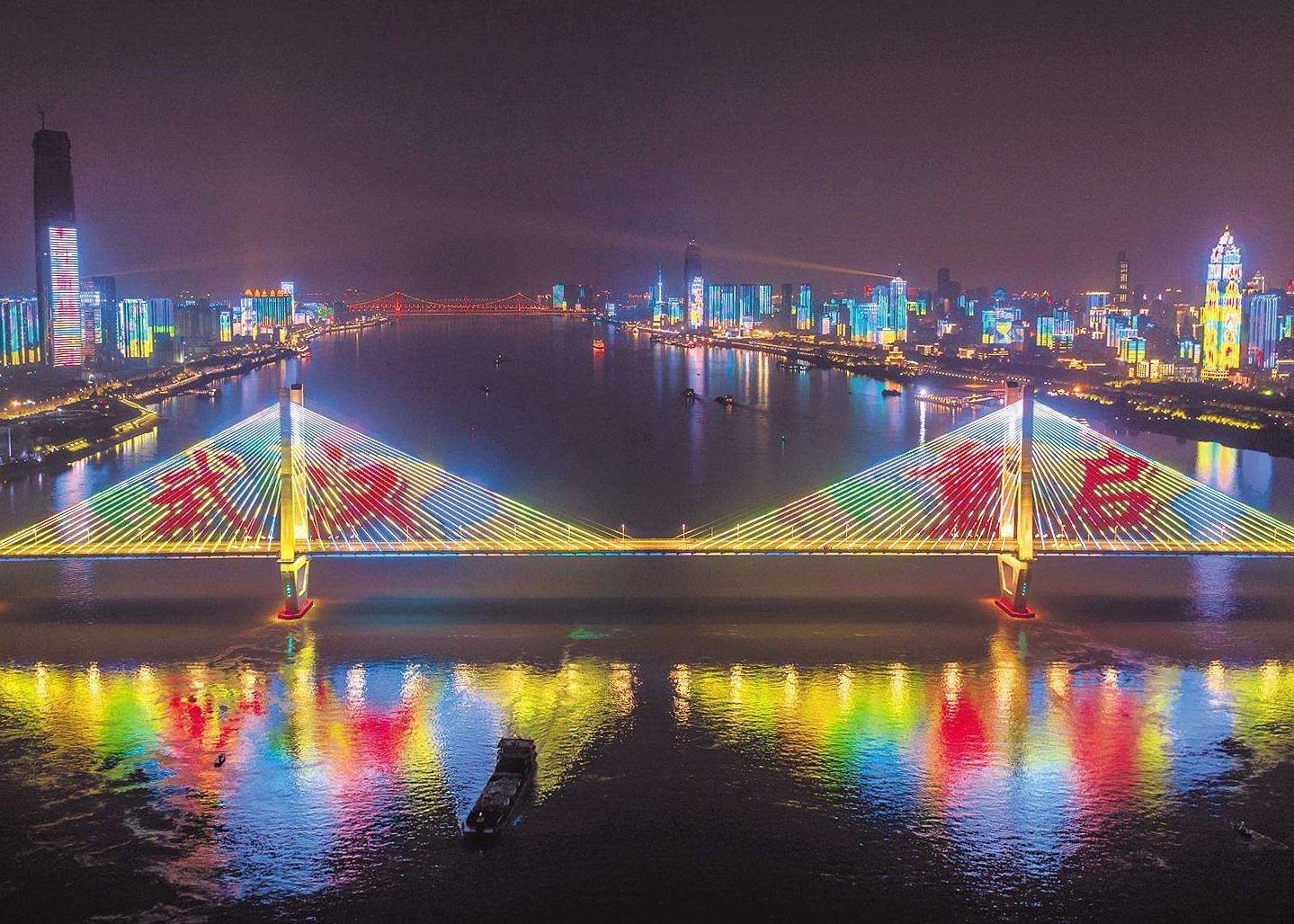 春播季，江城醒|按下經(jīng)濟(jì)復(fù)蘇“快進(jìn)鍵”，我們?cè)谛袆?dòng)